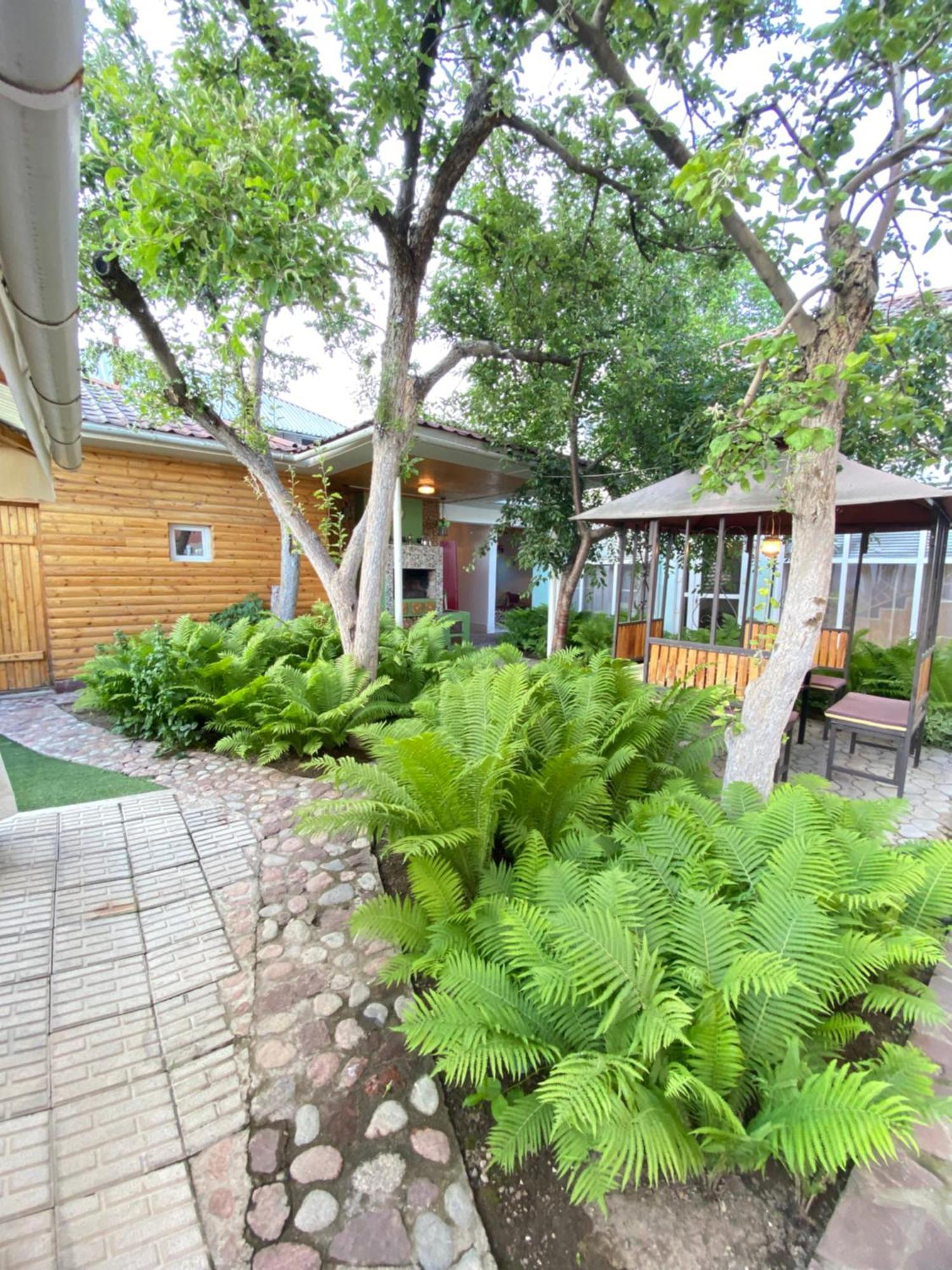 Osobyi Guest House Чолпон-Ата Экстерьер фото